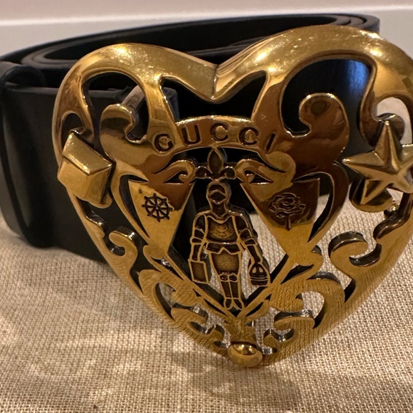GUCCI Belt Gold Heart Crest Buckle in Black Size 85 - 34 - Picture 7 of 10